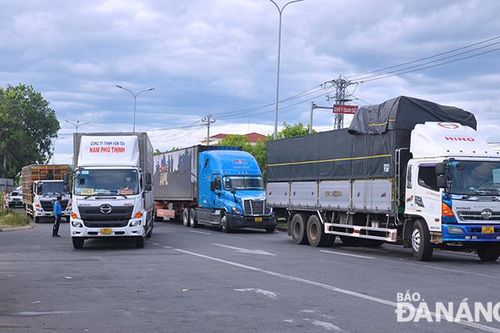 Bộ Giao thông vận tải yêu cầu chấm dứt tình trạng ùn tắc tại các chốt kiểm soát