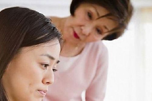Nàng dâu lo lắng vì về nhà chồng ở cữ mà mẹ chồng hay ỉ việc, nhờ vả