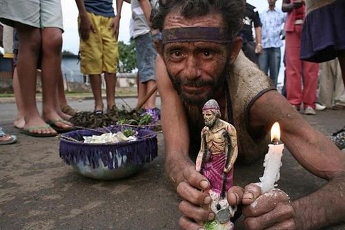 Bò quãng đường 10 km trong lễ hội tôn giáo lớn nhất Cuba