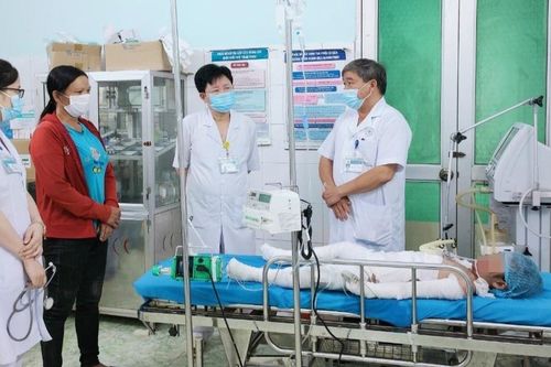 Ngôi nhà bốc cháy lúc rạng sáng, 3 bố con tử vong
