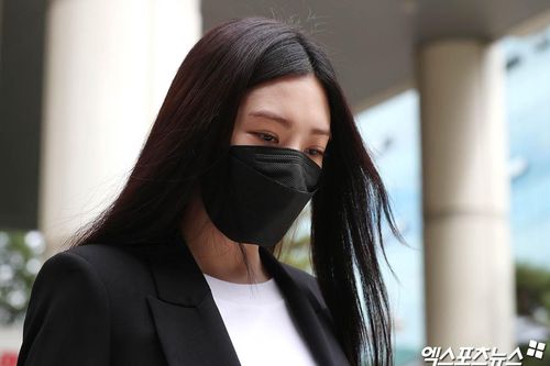 Nữ ca sĩ Lizzy đối mặt với bản án một năm tù