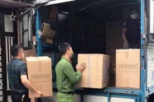 Mua lượng lớn hàng vật tư y tế không rõ nguồn gốc về bán kiếm lời