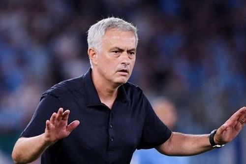 Thất bại ở derby thành Rome, Mourinho 'giở bệnh cũ'