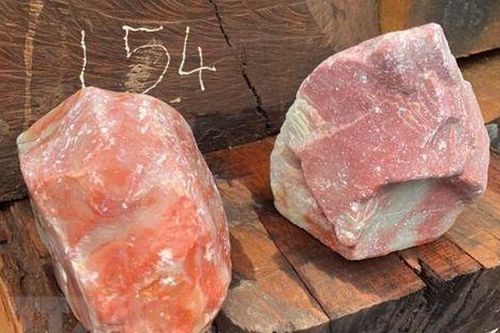 Phát hiện 7 container chứa đá quý, gỗ lậu từ Lào về Việt Nam