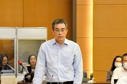 Đại dịch COVID: 'Máy bay nằm nhà còn không có chỗ đậu'