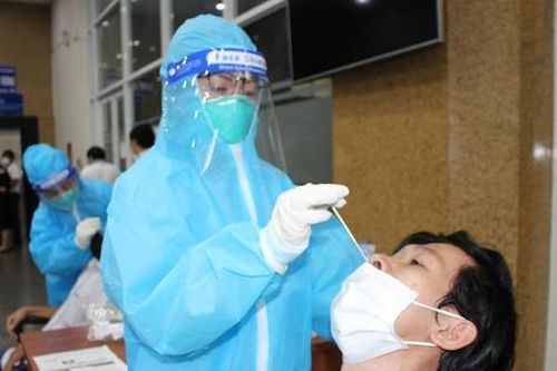TPHCM: Khoảng 150.000 trường hợp test nhanh dương tính SARS-CoV-2
