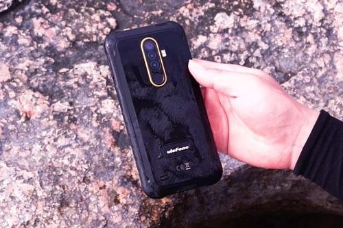 Smartphone 'nồi đồng cối đá', pin 5.080 mAh, 3 camera sau, giá hơn 3 triệu đồng