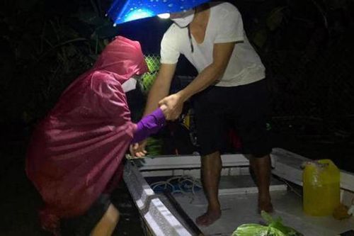 Nước mắt trôi theo cơn lũ lớn chưa từng thấy trong vài chục năm qua tại Quỳnh Lưu