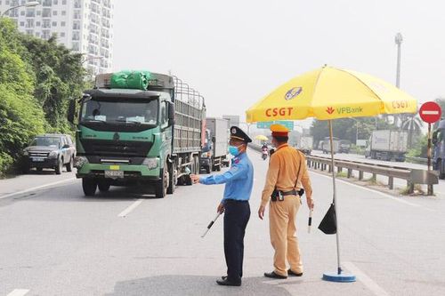 Gần 46.000 phương tiện 'luồng xanh' lưu thông qua các chốt cửa ngõ Thủ đô trong 24 giờ qua
