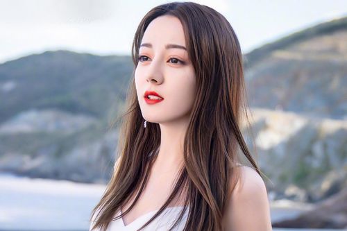 Báo Trung Quốc chỉ trích diễn viên trang điểm đậm, kém tài