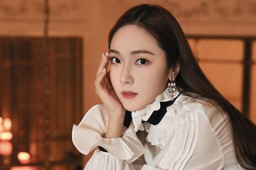 Ca sĩ Jessica và bạn trai bị kiện
