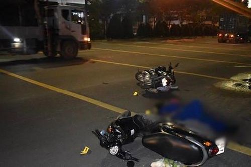 Khởi tố vụ án xe máy vượt xe không đúng quy định gây tai nạn giao thông