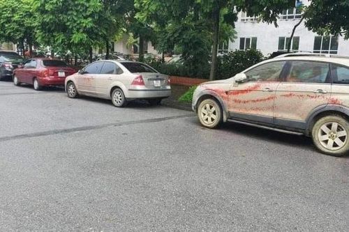 Hà Nội: Hàng loạt ô tô bị tạt sơn trong khu đô thị