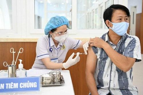 TP HCM chỉ đạo khẩn ngừng tiêm vắc xin Pfizer lô FK0112, chưa rõ lý do