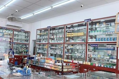 Nhiều quầy thuốc bị phạt vì bán thuốc nhưng không đo thân nhiệt cho khách