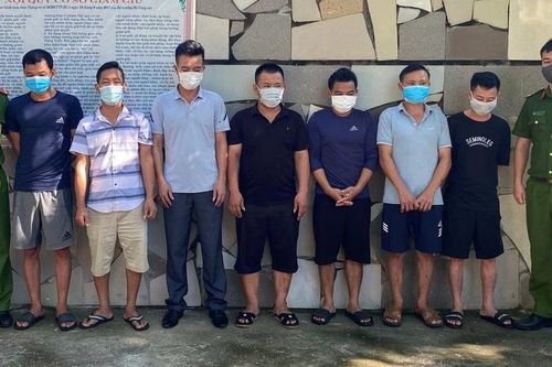 Đột kích ổ đánh bạc tại ngôi nhà hoang lúc rạng sáng
