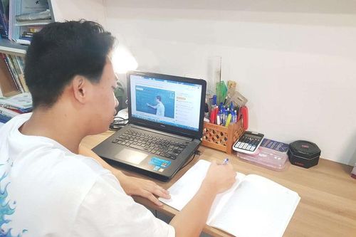 Giành vé đến trường top đầu bằng khả năng tự học online