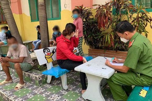 TP Hồ Chí Minh: 11 người tạo tin nhắn giả để được tiêm vaccine ngừa COVID-19