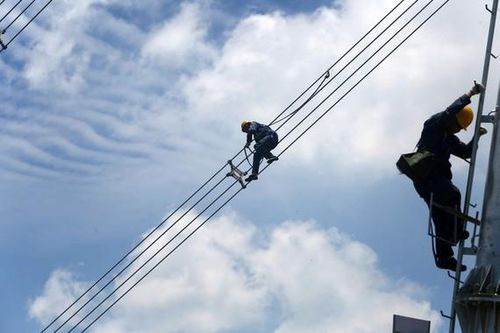 Trung Quốc rung chuyển bởi cuộc khủng hoảng điện