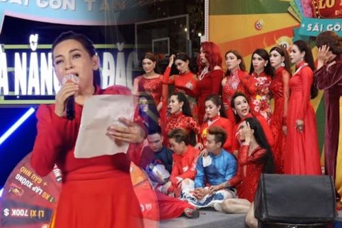 Là nữ ca sĩ nổi tiếng, Phi Nhung không ngần ngại khi từng hát trên sân khấu lô tô