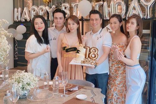 Ăn diện quá gợi cảm, Quỳnh Nga loay hoay che chắn vẫn làm 'nóng mắt' dân tình