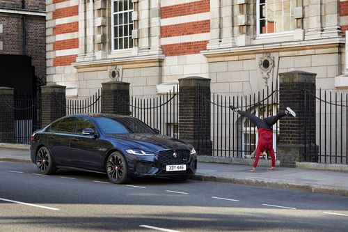 Xem JAGUAR XF 'bị rượt đuổi' ly kỳ khắp thủ đô London