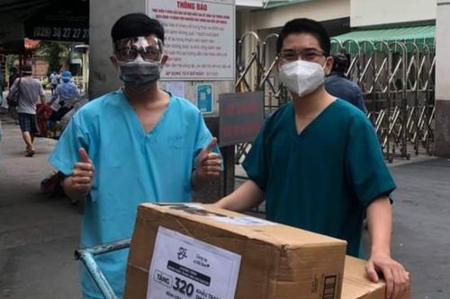 Các nhóm người Việt ở nước ngoài giúp đỡ y, bác sĩ tuyến đầu