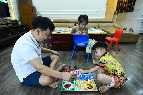 Phụ huynh ở TP.HCM loay hoay tìm cách gửi con khi đi làm lại