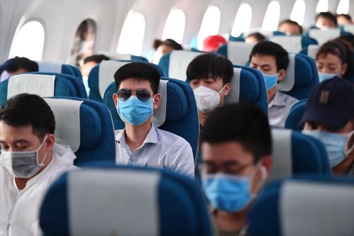Người dân đã tiêm vaccine được đi máy bay, tàu hỏa