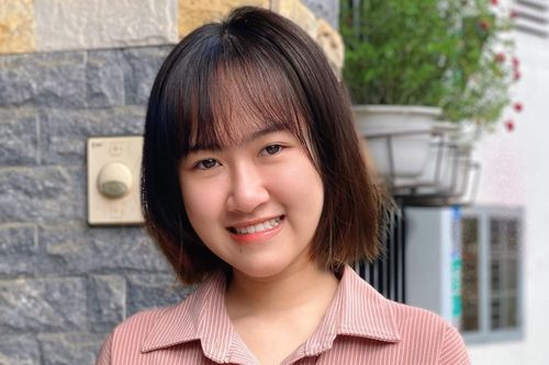Ba học sinh cùng lớp là thủ khoa đầu vào của ĐH Ngoại thương