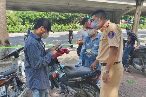 Hà Nội: Kiểm soát hơn 24.000 lượt phương tiện, xử phạt một người đi xe máy vi phạm gần 10 triệu đồng
