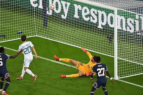Bernardo Silva gây sốc với pha bỏ lỡ tệ nhất lịch sử Cúp C1