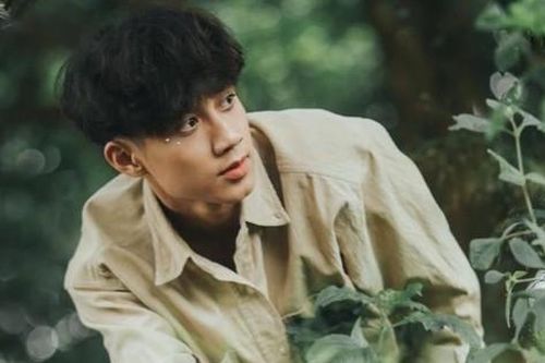 Tân sinh viên Ngoại Thương đỗ 7 trường Đại học gây sốt bởi vẻ ngoài điển trai