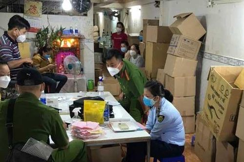 TPHCM: Phát hiện hơn 90.000 khẩu trang không rõ nguồn gốc