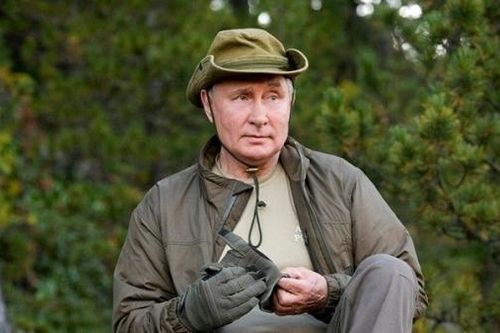 Tổng thống Nga Putin tận hưởng cuộc sống thiên nhiên hoang dã sau khi tự cách ly