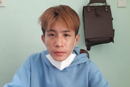 Bắt đối tượng lừa đảo bằng hình thức đặt 'hoa tiền' để tặng cho người cách ly