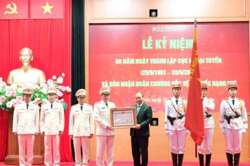 Xây dựng lực lượng Ngoại tuyến đến năm 2030 cách mạng, chính quy, tinh nhuệ, hiện đại