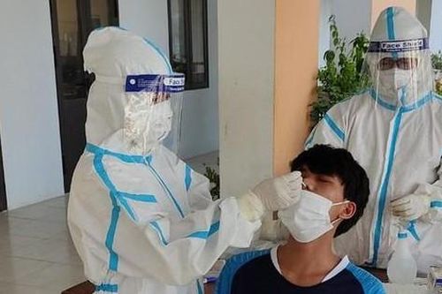 Giá dịch vụ xét nghiệm COVID-19 'nhảy múa' ở Hà Nội