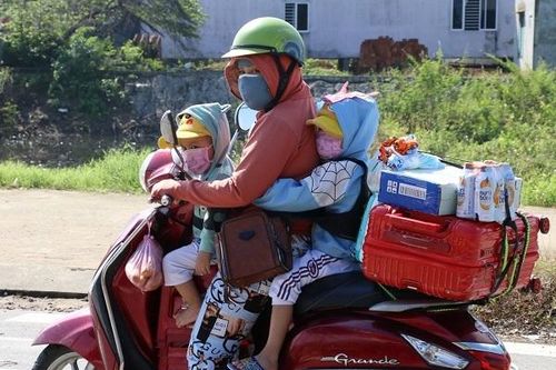 Giáo viên, học sinh quay lại Đà Nẵng chờ ngày đến trường