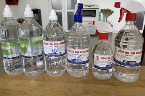 TPHCM liên tục thu giữ khẩu trang, cồn, dung dịch sát khuẩn nghi là hàng giả