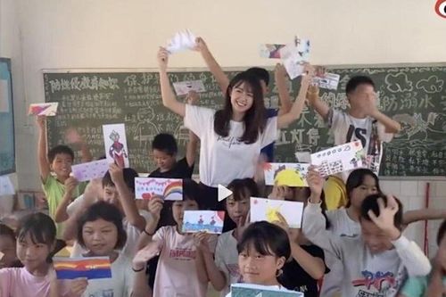 'Cô giáo thôn quê xinh đẹp nhất Trung Quốc' bị cáo buộc trục lợi từ thiện