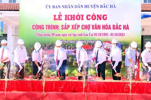 Khởi công công trình sắp xếp Chợ văn hóa Bắc Hà chào mừng 30 năm Ngày tái lập tỉnh