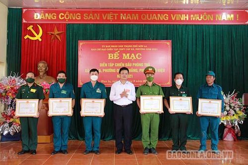 Thành phố diễn tập phòng thủ cấp xã, phường