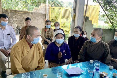 Thăm hỏi động viên gia đình có 4 người tử vong ở xã Thái Hòa