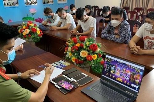 Xử lý 15 đối tượng đánh bạc 900 triệu đồng qua game online