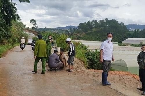 Sập taluy đè 2 người chết, 2 người bị thương nặng