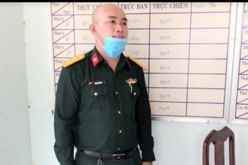 Khởi tố đối tượng giả bộ đội để 'thông' chốt kiểm soát