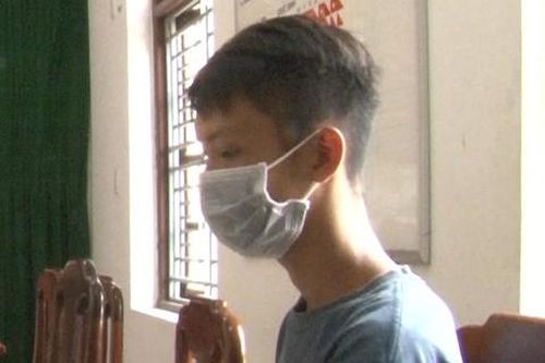 Nữ tu sĩ nhanh tay khiến tên cướp giật ngã xuống đường