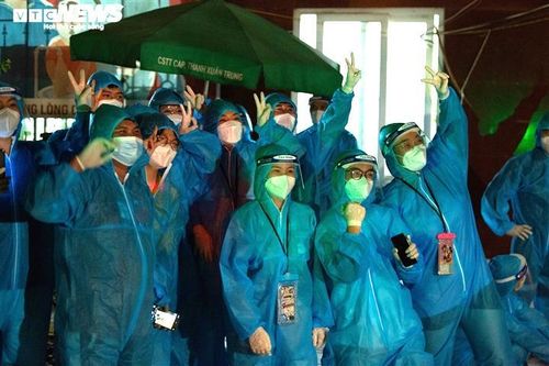 Ổ dịch COVID-19 lớn nhất Hà Nội được gỡ phong tỏa trong đêm