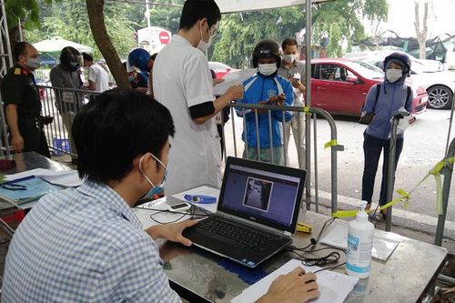 Hơn 19.000 người quét mã QR tại các chốt kiểm soát trong một ngày